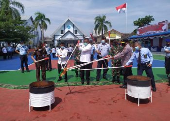 260 Handphone Dimusnahkan dengan Cara Dibakar