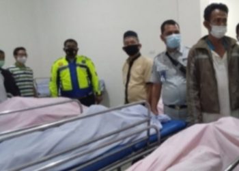 Jenazah para korban saat dievakuasi ke rumah sakit.