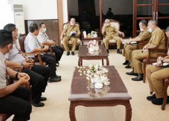 Pihak Kantor Pos Kisaran Tawarkan Antar Dokumen Kependudukan Sistem COD ke Pemkab Asahan