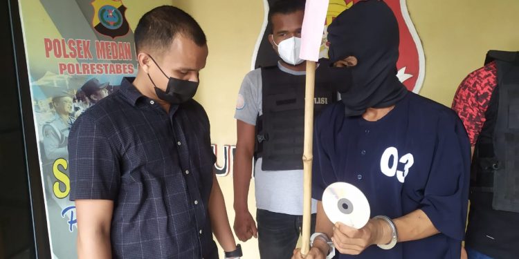 Tersangka pelaku pencurian yang diringkus polisi.