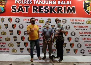 (Ignatius Siagian/taslabnews) Tersangka saat diamankan di Polres Tanjungbalai