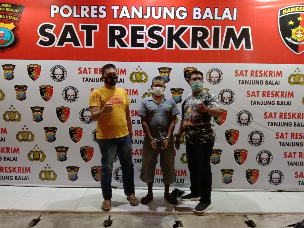 (Ignatius Siagian/taslabnews) Tersangka saat diamankan di Polres Tanjungbalai