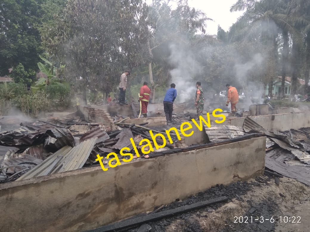 (Sofyan Butarbutar/taslabnews)  Kondisi rumah Sapriadi yang terbakar