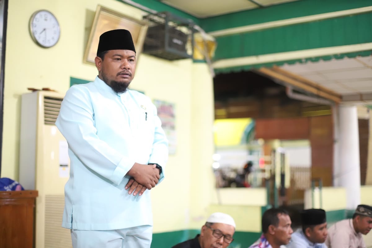 (Ignatius Siagian/taslabnews) Suasana membaca yasin bersama di Mesjid Raya Sultan Ahmadsyah, Tanjungbalai