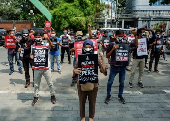 Protes Intimidasi dan Perintangan, FJM Lakban Mulut di Balai Kota Medan