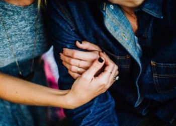 Wanita yang terjaring razia tanpa busana di salah satu kamar hotel di Batubara fiamsnkan petugas gabungan.