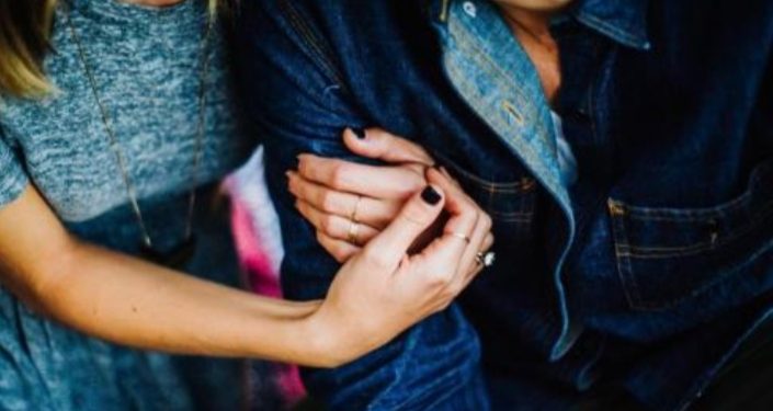 Wanita yang terjaring razia tanpa busana di salah satu kamar hotel di Batubara fiamsnkan petugas gabungan.