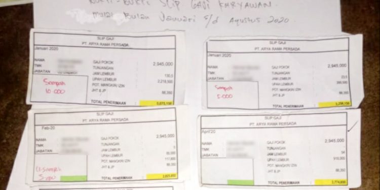 Foto sejumlah slip gaji karyawan PT Arya Rama Persada tahun 2020.
foto/teks: edi surya