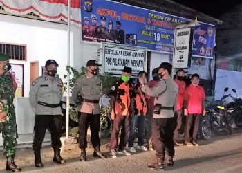 Bersama Koramil, Personil Posyan Meranti Rutin Pantau Keamanan Kegiatan Salat Tarawih