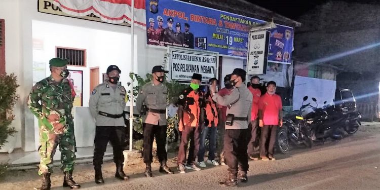 Pelaksanaan apel, mengawali pelaksanaan kegiatan patroli keamanan di Kecamatan Meranti.
foto/teks: edi surya