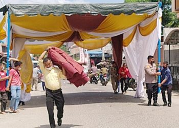 Tutup Jalan Kartini, Kapolsek Kota Kisaran Pindahkan Teratak Pesta Pernikahan