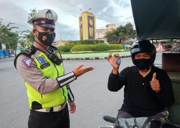 Taat Aturan Lalulintas dan Prokes, Sat Lantas Polres Tanjungbalai Berikan Reward