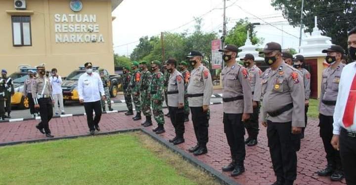 Pj Bupati Labuhanbatu Mulyadi Simatupang, S.Pi, M.Si, memimpin Apel di Polres Labuhanbatu.