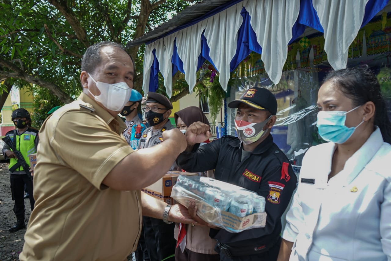 Wakil Bupati Asahan Taufik ZA memantau pos penyekatan arus mudik