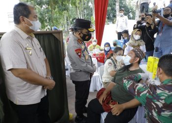 Didampingi Wakil Bupati Asahan, Kapoldasu Tinjau Pelaksanaan Vaksinasi Covid 19