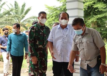 Didampingi Dandim 0208 Asahan, Ini Pesan Wakil Bupati saat Meninjau Pelaksanaan Vaksin di PT Socfindo