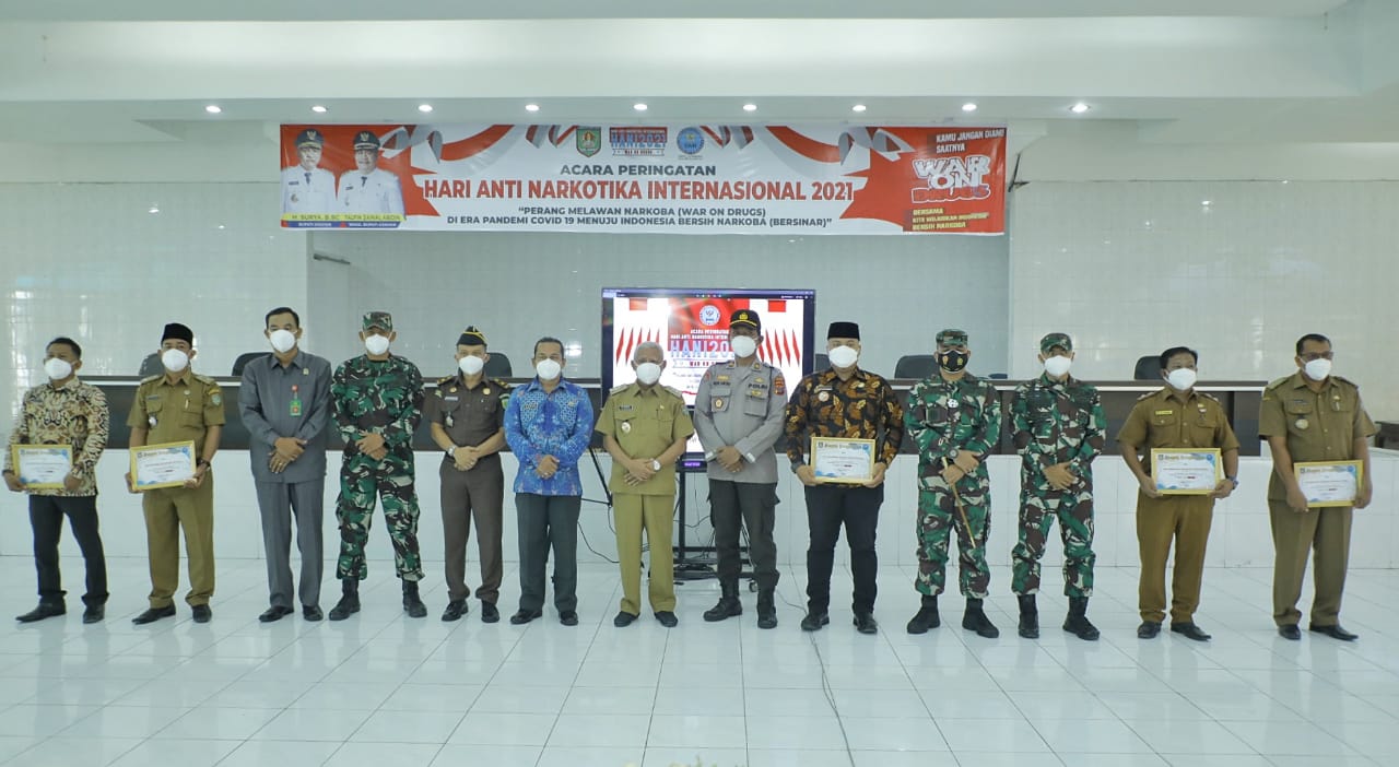 Bupati Asahan Serahkan Sertifikat Desa Bersinar ke Empat Desa