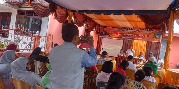 Edi Susanto Ritonga memberikan sosialisasi Perda Sumatera Utara No.3 tahun 2019 tentang Perlindungan Perempuan dan Anak dari Kekerasan.
foto/teks: richard silaban