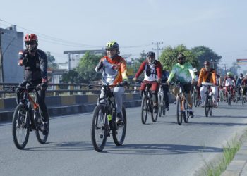Meriahkan HUT Bhayangkara ke 75, Bupati dan Kapolres Asahan Gowes Sehat bersama Forkopimda