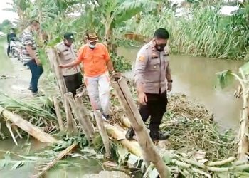 Kapolsek Kota Kisaran Tinjau Korban Banjir di Desa Meranti