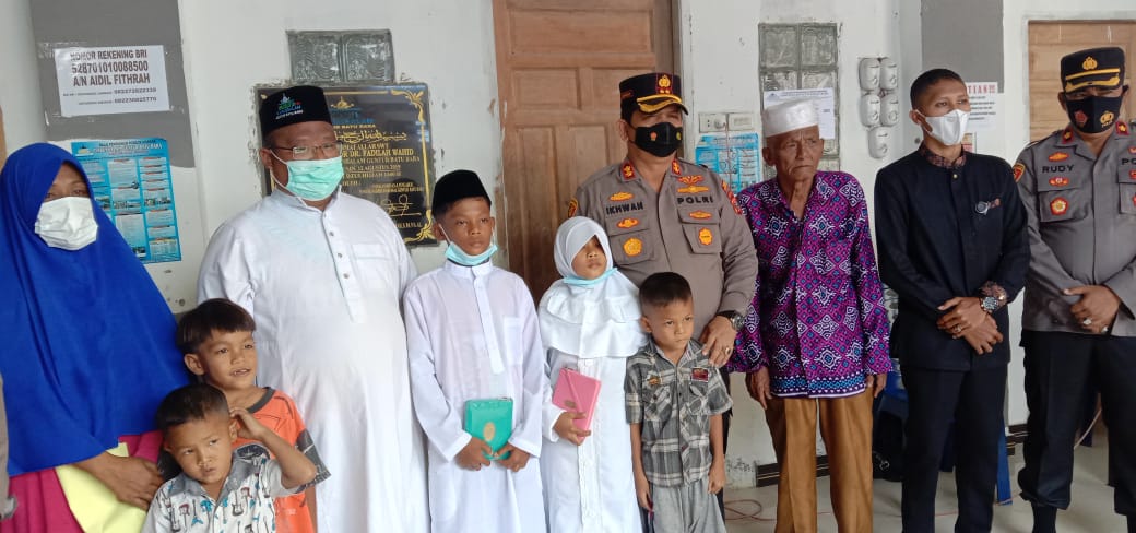 Kapolres Wujudkan Keinginan 2 Anak Pemulung di Batubara yang Ingin Sekolah di Pesantren