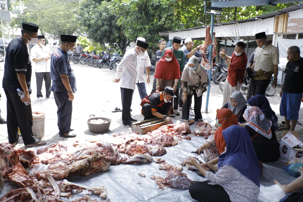Bupati dan Wakil Bupati Asahan Tinjau Penyembelihan Kurban di Sejumlah OPD