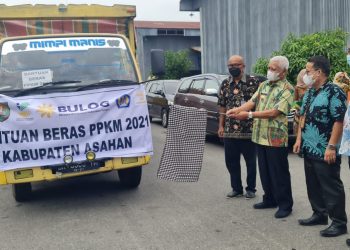 Serahkan Bantuan PPKM 2021, Bupati Asahan: Mudah-mudahan Bisa Meringankan Beban Mastarakat