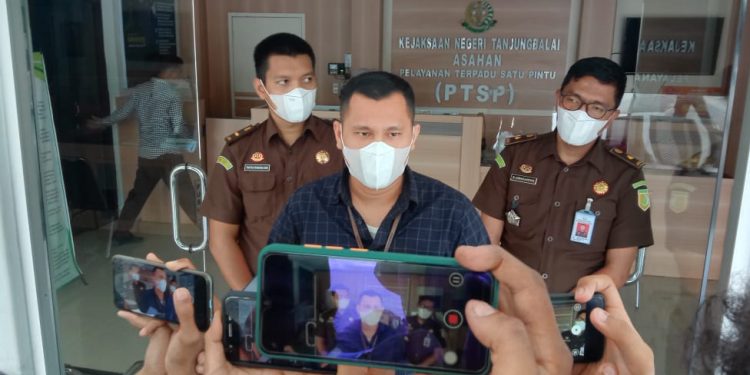 Kasi intelijen Kajari TBA, Dedi Saragih.