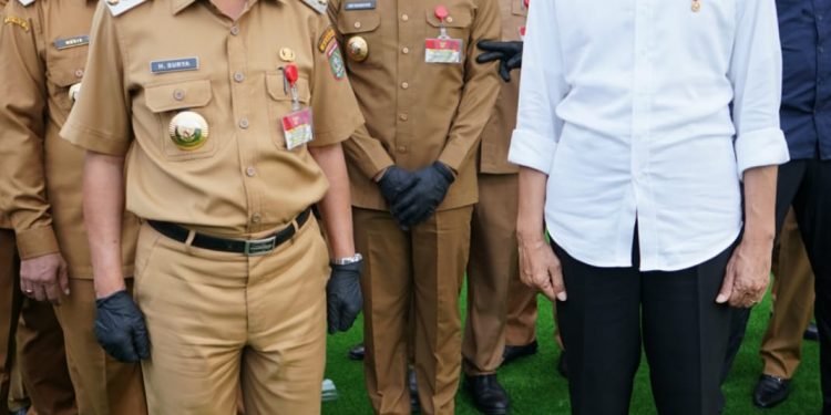 Hadiri Kunjungan Presiden di Rumah Dinas Gubsu, Bupati Asahan Foto dengan Jokowi