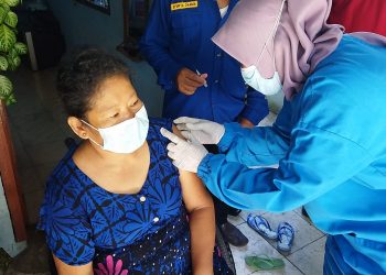 Penyandang Disabilitas Ucapkan Terima Kasih Atas Pelayanan Vaksinator Keliling 