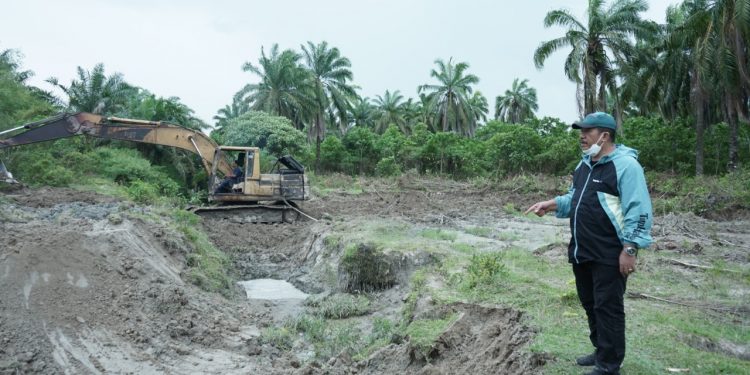 Wakil Bupati Asahan Perintahkan Dinas PUPR Turunkan Alat Berat untuk Pembuatan Tanggul di Suka Makmur