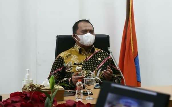 (Budi/taslabnews) Bupati Labuhanbatu Erik Atrada Ritonga (kanan).