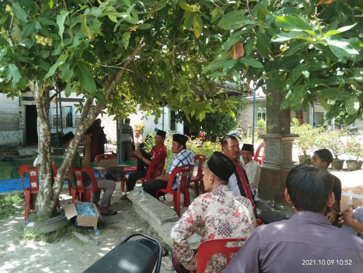 Warga yang datang melayat