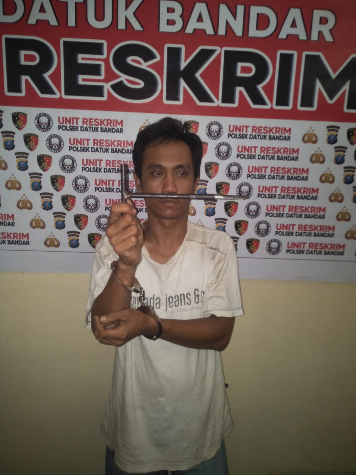 Tersangka saat diringkus polisi