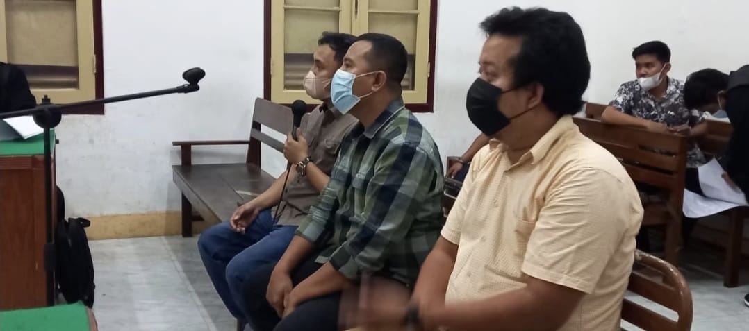 Saksi Dahman Sirait (Tengah) saat menghadiri persidangan lanjutan yang digelar di PN Tipikor Medan, Jum'at (15/10/21)