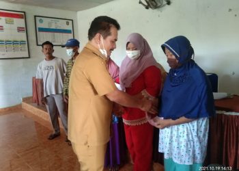 Bagikan BLT Tahap 9, Camat Meranti: Jangan Digunakan untuk Beli Rokok dan Main Judi