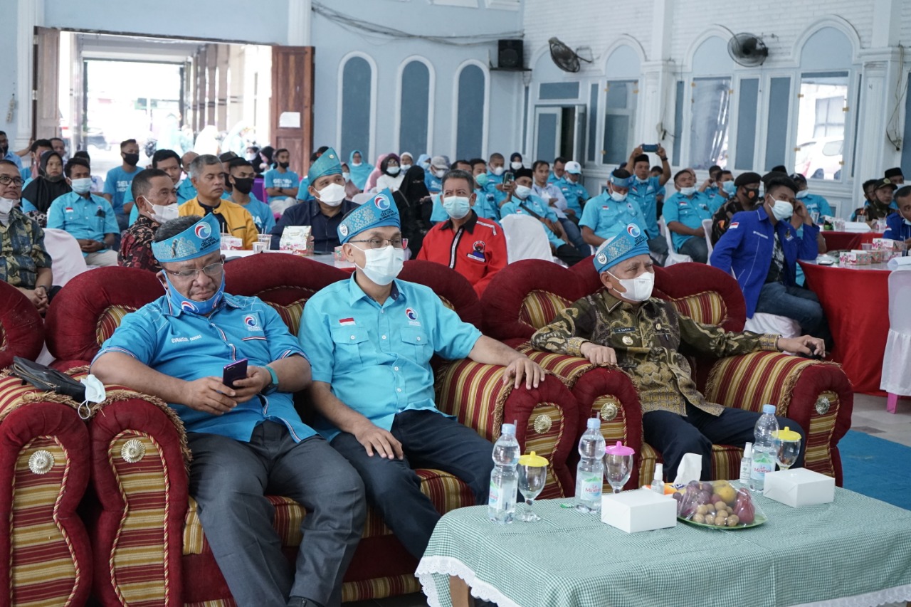 Ketua DPD PGI Sematkan Tanjak ke Bupati Asahan