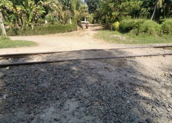 Bangun Parit, PT KAI Rusak Jalan di Kecamata Pulau Rakyat Asahan