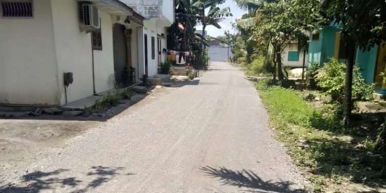 Proyek pengaspalan jalan dengan hotmix tanpa Plang Proyek di dusun I, Desa Pulau Rakyat Tua, Kecamatan Pulau Rakyat, Asahan.