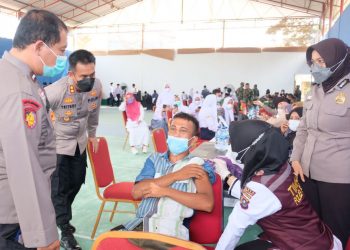 Kapolres Bersama Danlanal TBA Tinjau Pelaksanaan Vaksinasi TNI Polri di Kota Tanjungbalai