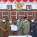Wakil Bupati Labuhanbatu Hj Ellya Rosa Siregar saat menyerahkan Nota pengantar Ranperda 2022.