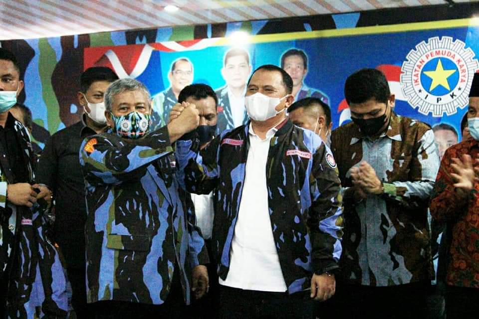 Bupati Labuhanbatu H Erik Adtrada Ritonga (kanan).