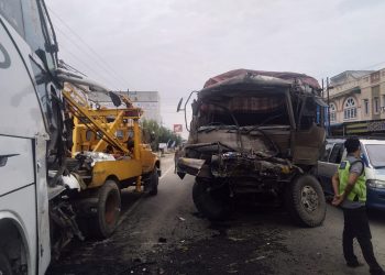 Bus Putra Pelangi Kontra Truk Kelapa Sawit, Kedua Supir Alami Luka