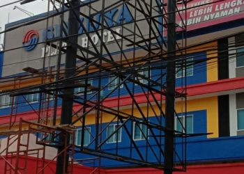 Papan Reklame Suzuya Rantauprapat Diduga Tak Berizin