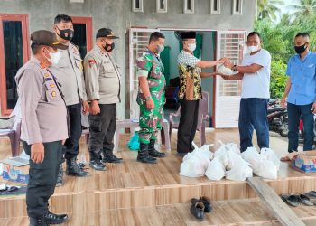 Hore, Warga Desa Sei Lendir yang Divaksin Terima Sembako dari Polsek Sei Kepayang