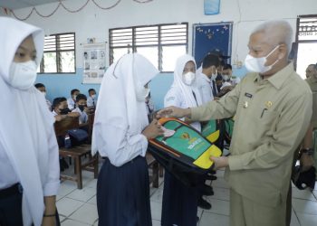 Hore, Bupati Asahan Serahkan Bantuan Baznas untuk 505 Siswa Kurang Mampu