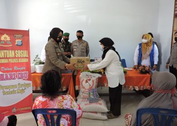 Waka Polres Asahan Serahkan Sembako saat Berkunjung ke UPT Lansia Simpang Empat