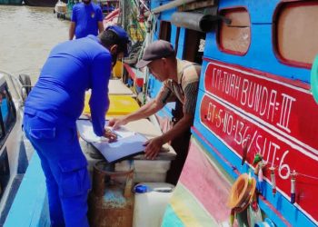 Personil Sat Polairud Periksa Kapal yang Keluar Masuk Wilayah Perairan Asahan