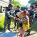 Warga Kampung Yurup Terima Pakaian dari Keroom-Dankipur III Satgas Pamtas RI-PNG Yonif 126/KC Asahan