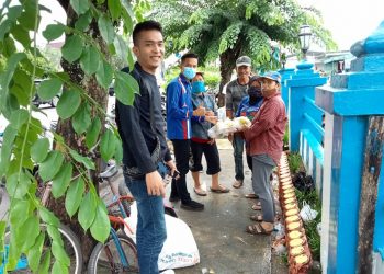 Rutin Gelar Jumat Berbagi, BMI Asahan Bagikan Nasi Kotak ke Warga
